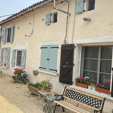 مبيت وإفطار Le Jardin De Rose 24 Feuillebert Romagne 86700 المظهر الخارجي الصورة