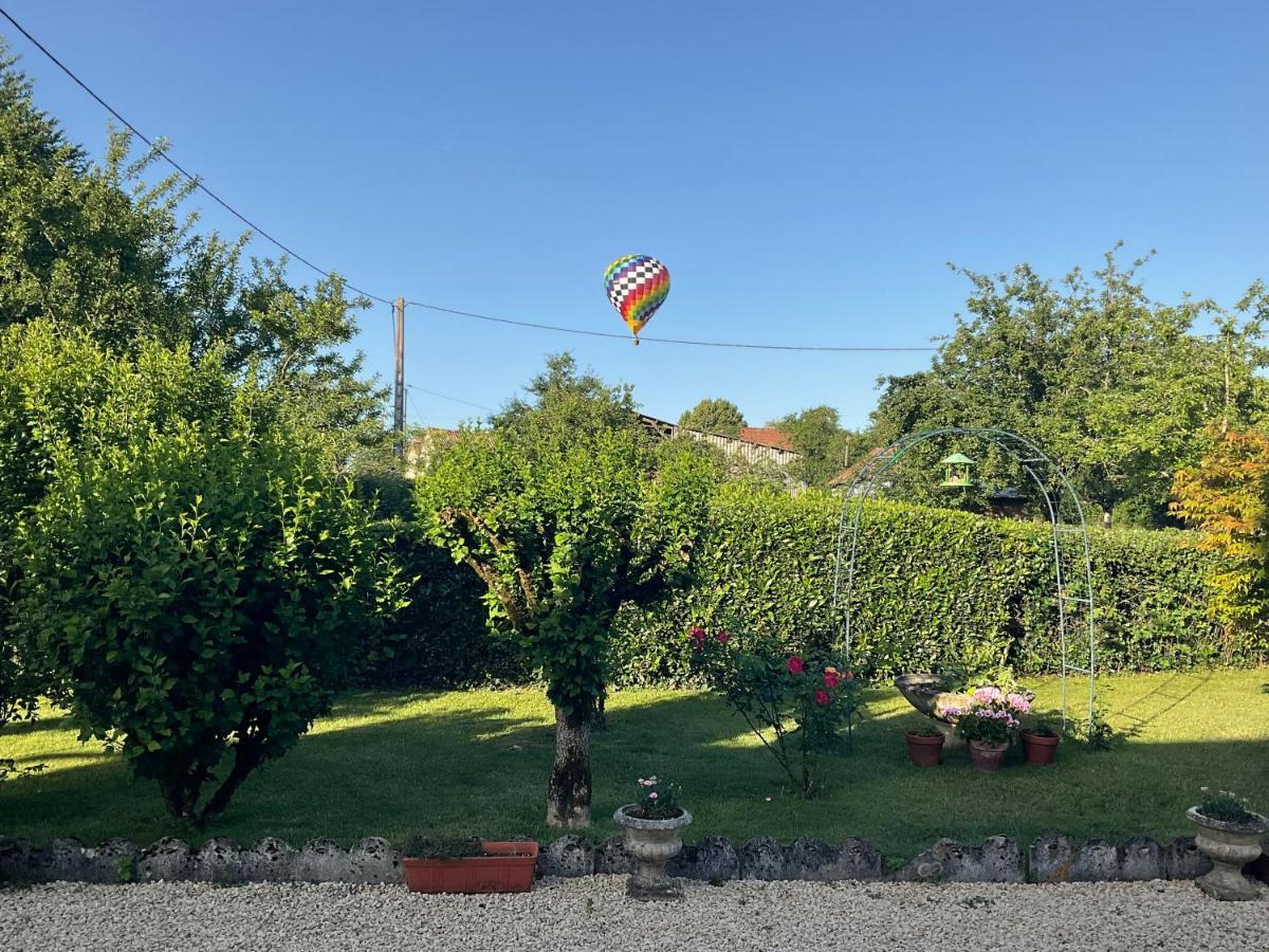 مبيت وإفطار Le Jardin De Rose 24 Feuillebert Romagne 86700 المظهر الخارجي الصورة