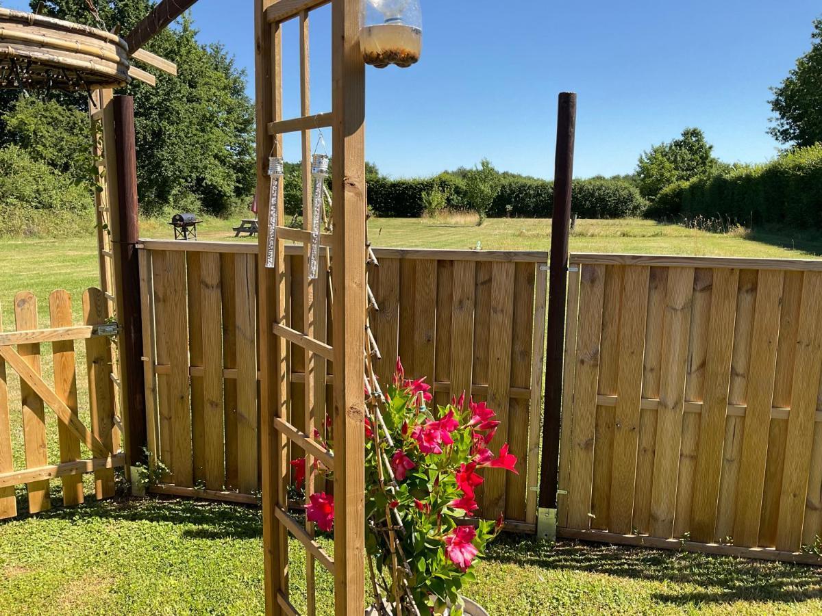 مبيت وإفطار Le Jardin De Rose 24 Feuillebert Romagne 86700 المظهر الخارجي الصورة