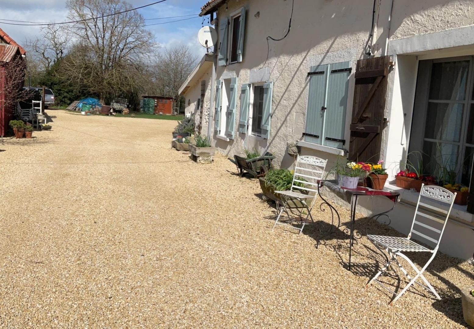 مبيت وإفطار Le Jardin De Rose 24 Feuillebert Romagne 86700 المظهر الخارجي الصورة