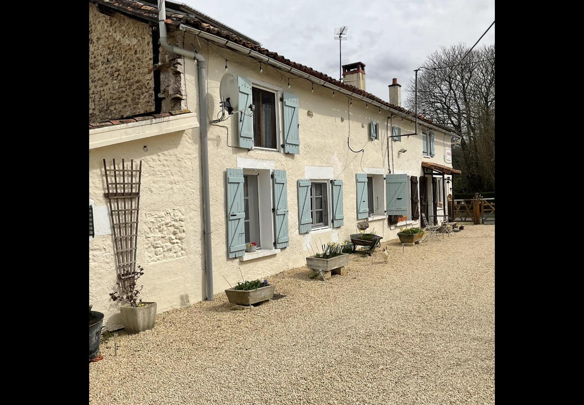 مبيت وإفطار Le Jardin De Rose 24 Feuillebert Romagne 86700 المظهر الخارجي الصورة