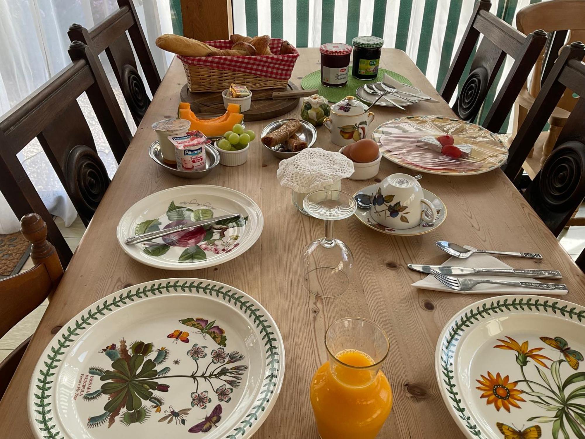 مبيت وإفطار Le Jardin De Rose 24 Feuillebert Romagne 86700 المظهر الخارجي الصورة